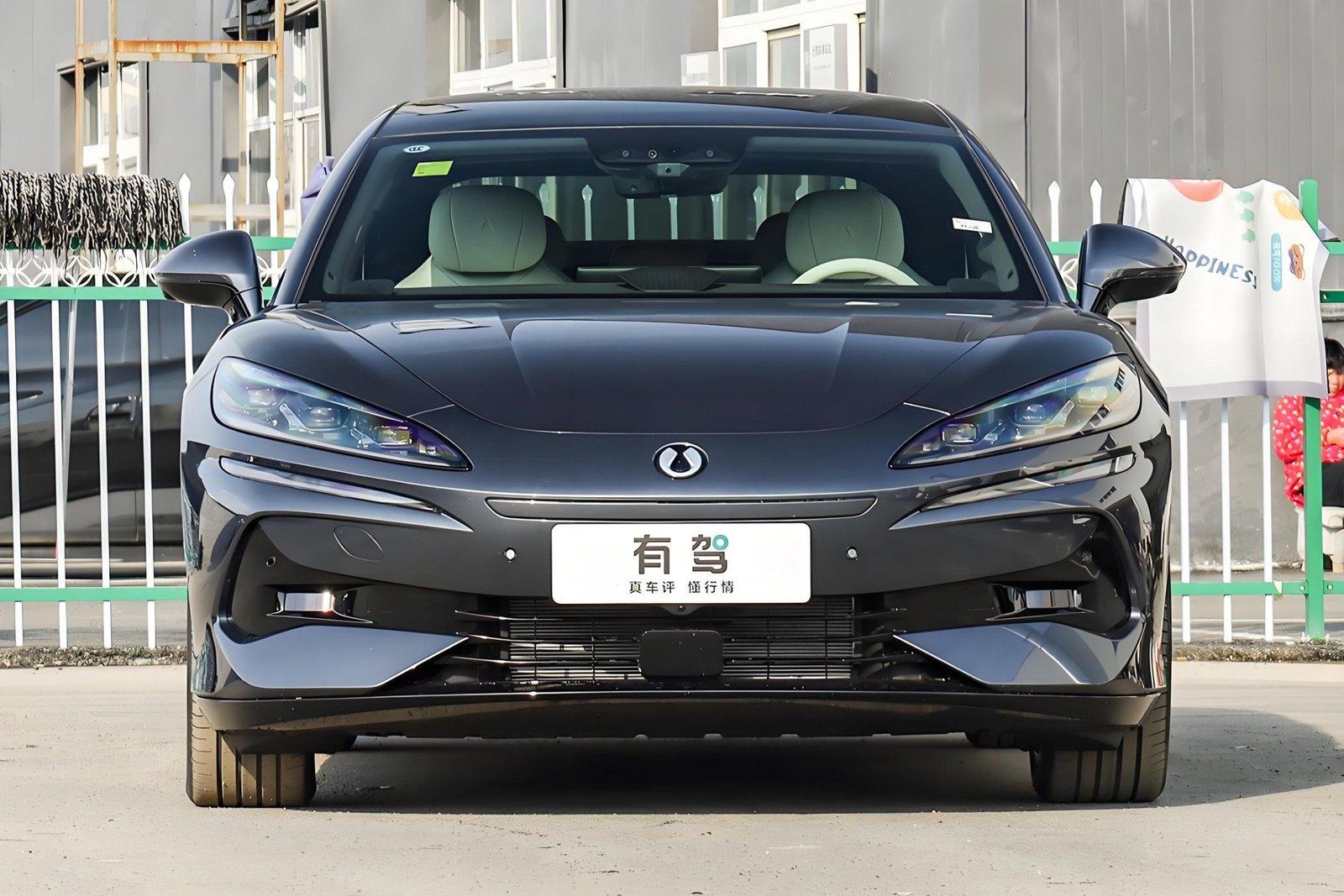 imgi_78_High-Quality-Byd-2025-Denza-Z9-Dm-for-Adults-Sedan-Export-China-New-Energy- High Quality Byd 2026 Denza Z9 Dm Sedan– In Stock in China | Chinese Ev Cars in Ethiopia - Image 1